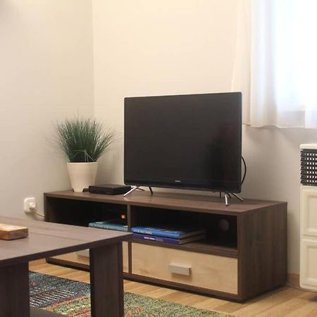 Green Garden Apartment Ingyenes Zart Parkoloval Сегед Екстериор снимка