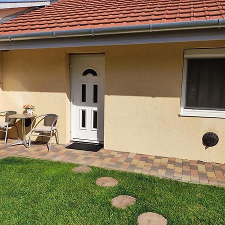 Green Garden Apartment Ingyenes Zart Parkoloval Сегед Екстериор снимка