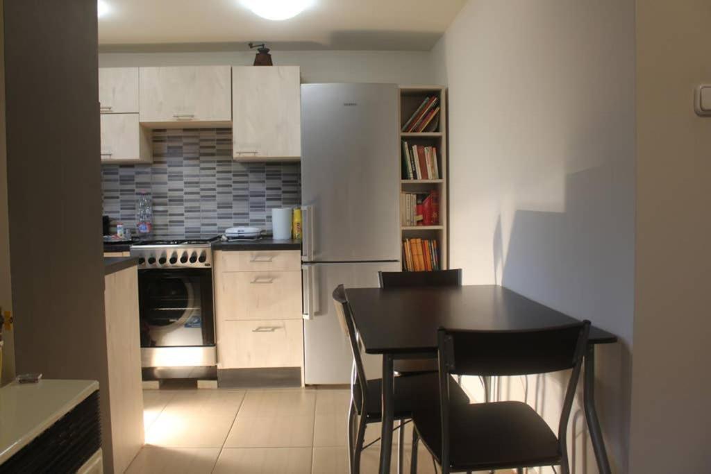 Green Garden Apartment Ingyenes Zart Parkoloval Сегед Екстериор снимка