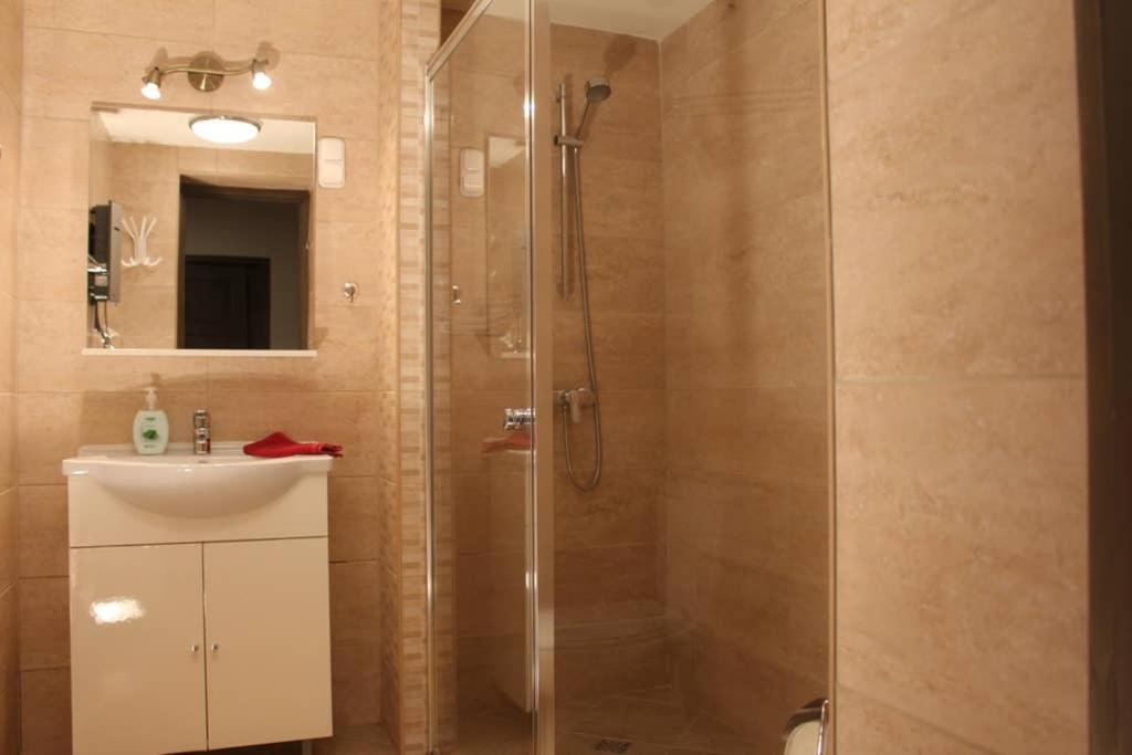 Green Garden Apartment Ingyenes Zart Parkoloval Сегед Екстериор снимка