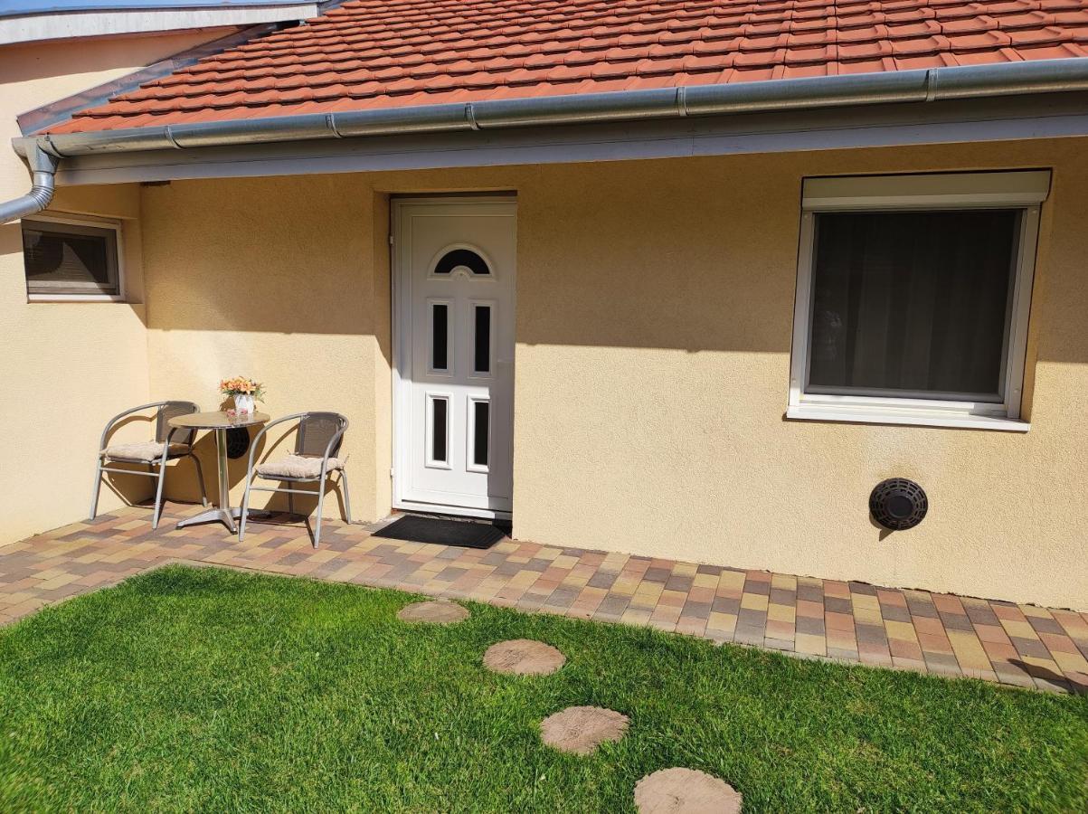Green Garden Apartment Ingyenes Zart Parkoloval Сегед Екстериор снимка